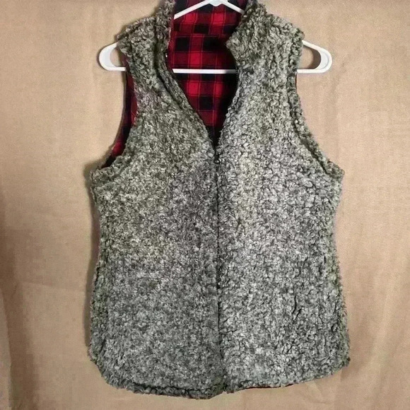 Maurice’s cozy Reversible Buffalo plaid vest size Medium. - Picture 3 of 4